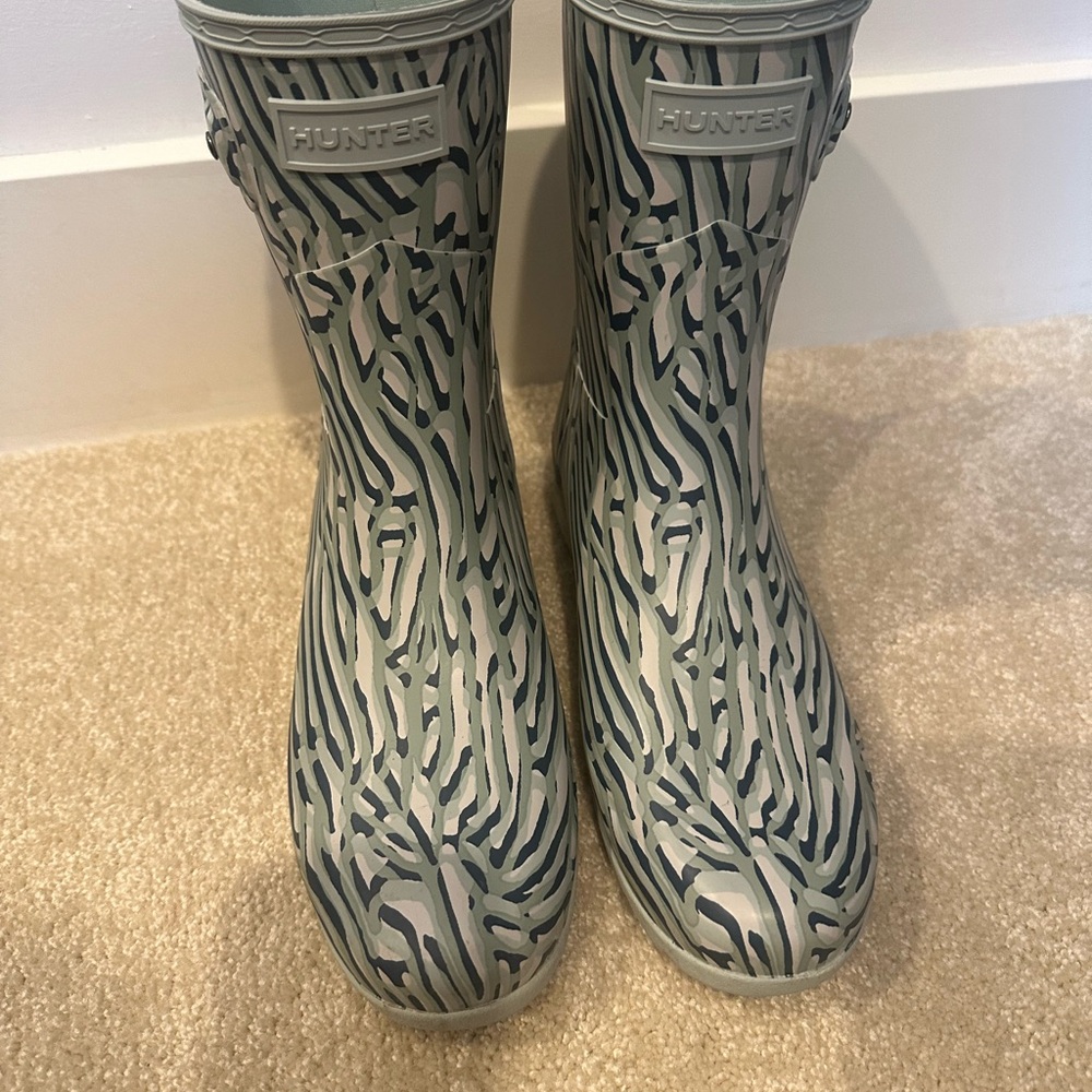 Women’s size 7 short coral hunter boots blue